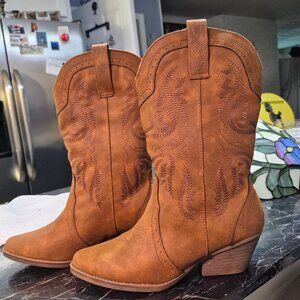 Ladies Western Style /" Cowboy" boots. Size 10. NEW .Vegan
